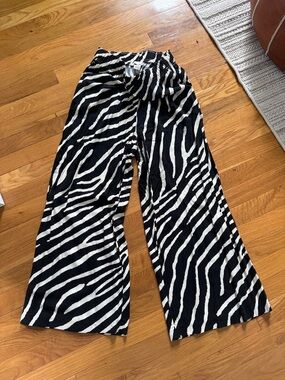 H&M Black and White Printed Pants